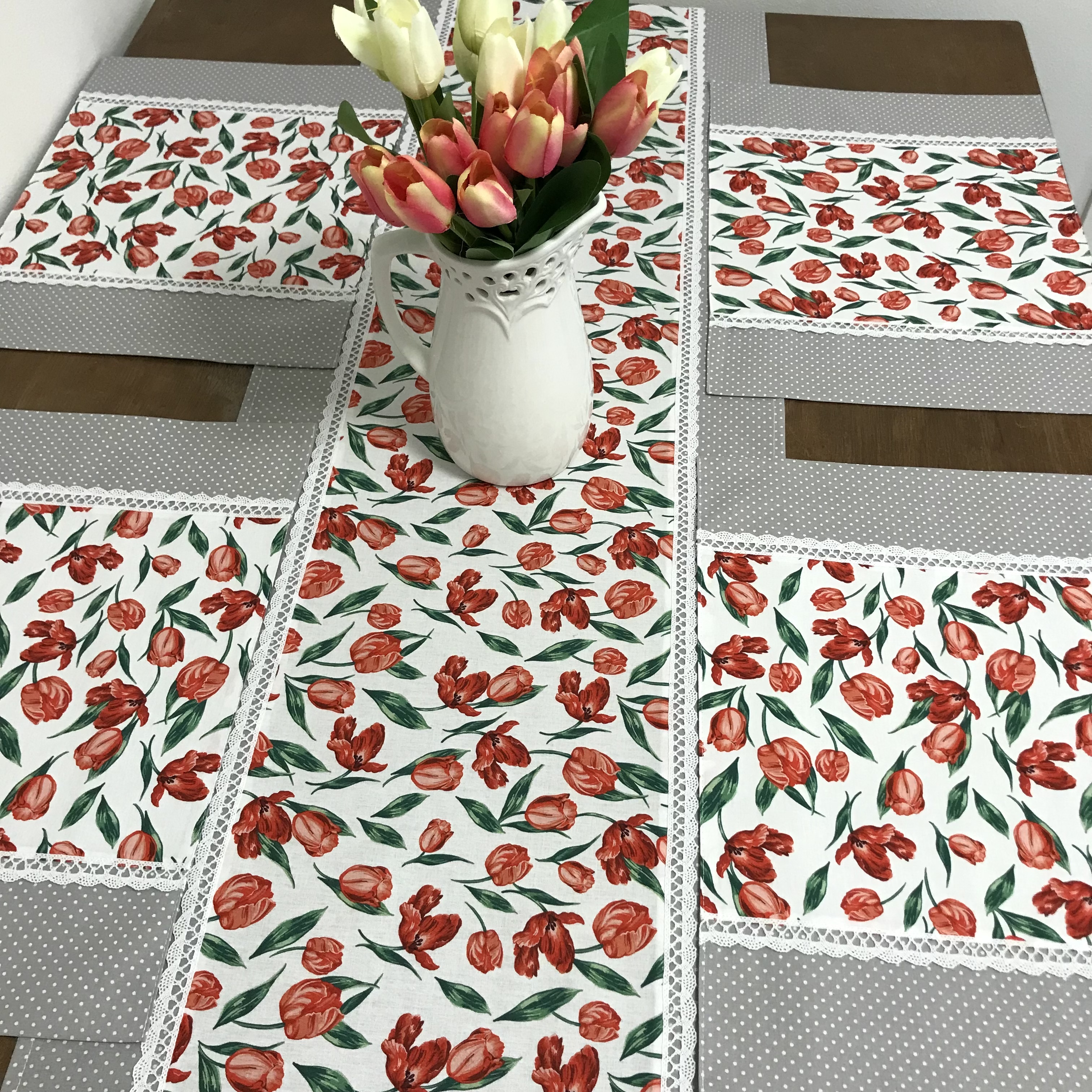 Sada na stůl - červený tulipán + šedý puntíček - 6 x prostírání